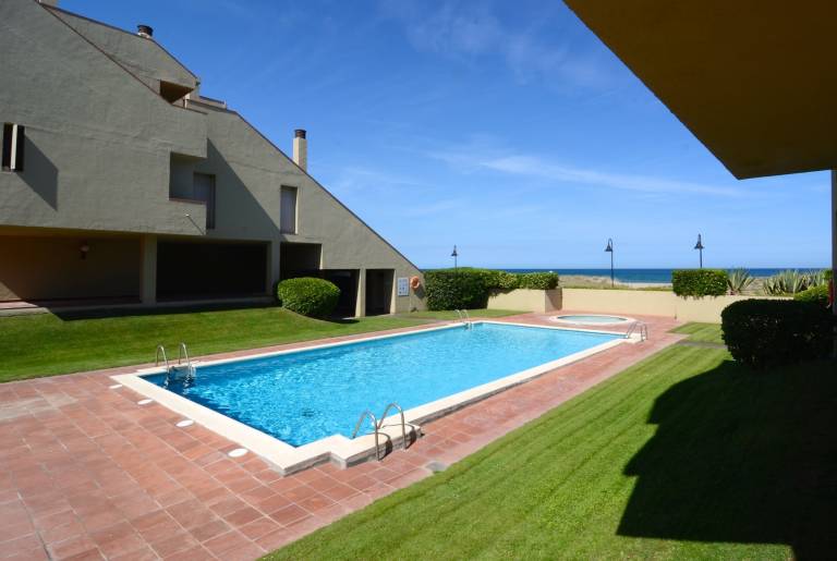 Fully equipped charming holiday apartment with pool, terrace & yard | Close to the beach | Pet-friendly — photo 2