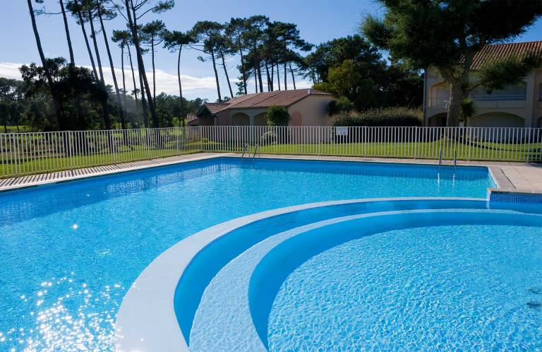 Rental apartment with pool, garden & patio — photo 4