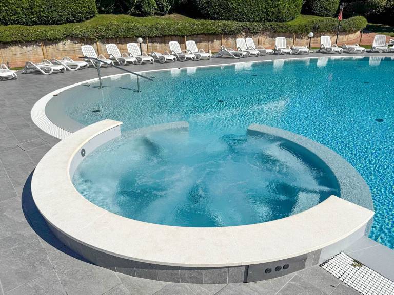 Child-friendly charming holiday apartment with barbecue, pool & patio | Pool view | Close to the beach | Pets allowed — photo 2