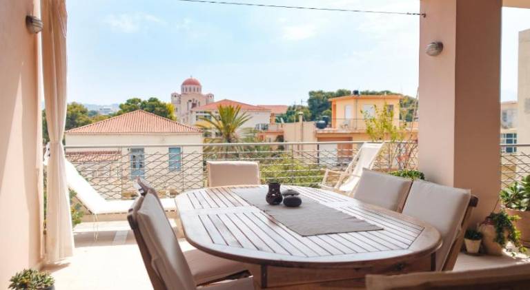 Apartment with patio, garden & barbecue — photo 2
