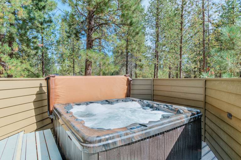 Updated Home, Bikes, Pet Friendly, SHARC, Hot Tub, A/C! — photo 4