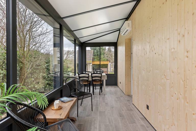 Family-friendly lovely vacation home with yard, terrace & fast internet | Garden view | Pet-friendly in Chinon