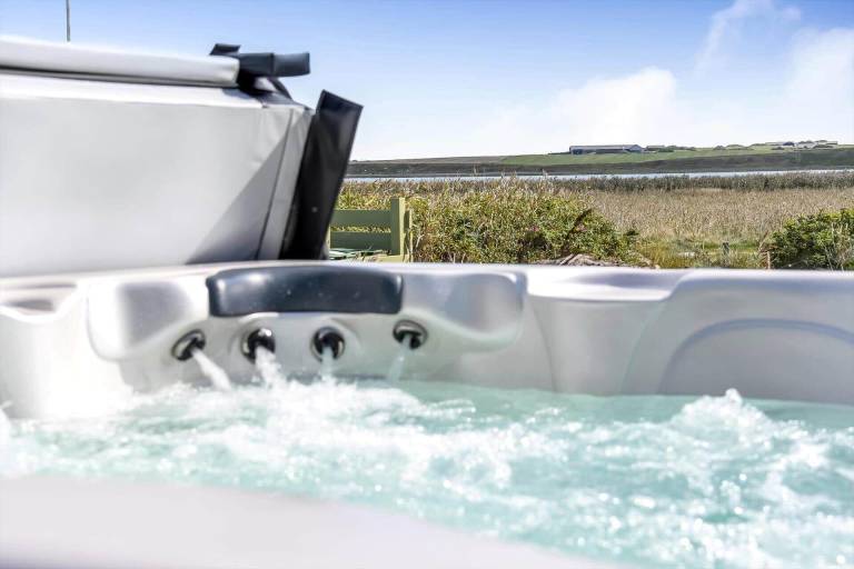 Fully equipped lovely vacation home with terrace, jacuzzi & grill | Lake view | Close to the beach | Pets are welcome — photo 2