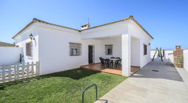 House with pool — photo 3