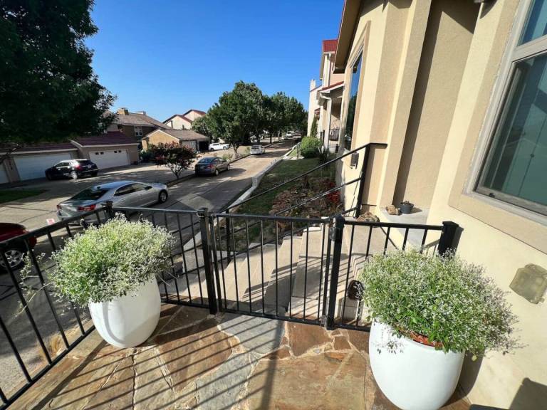House with pool, terrace & yard — photo 4