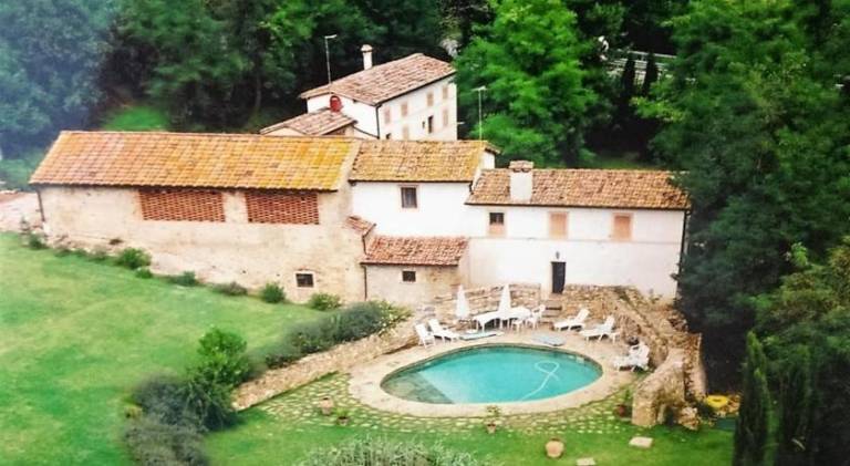 Fully equipped nice villa with private pool, BBQ & yard | Good for workation | Pet-friendly in Monteriggioni
