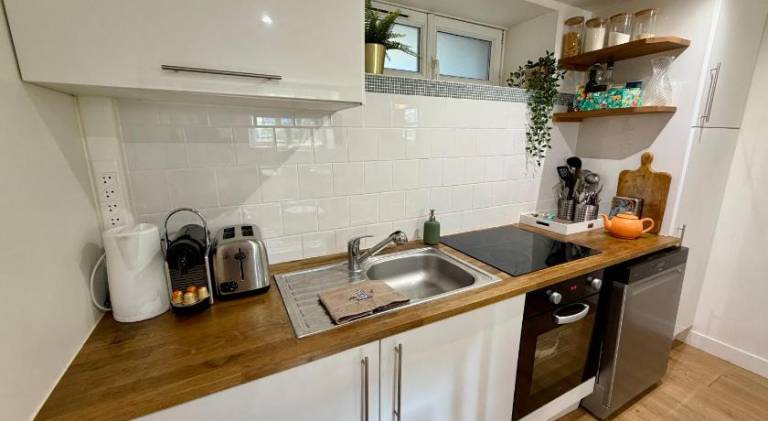 Holiday apartment with garden & patio — photo 4