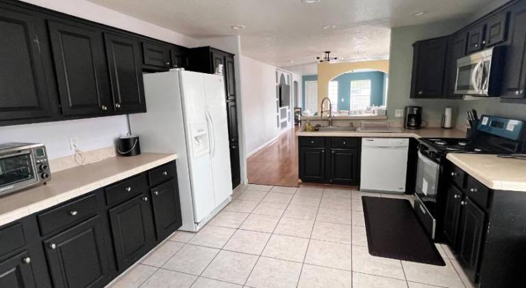 Fully equipped charming house with yard & terrace | Suitable for remote work | Pets allowed — photo 3