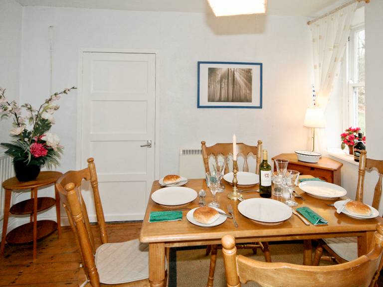 Family-friendly cottage with private pool & garden | Pets are welcome — photo 4