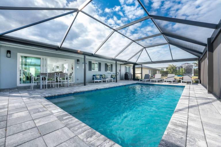 Vacation home with private pool & yard — photo 2