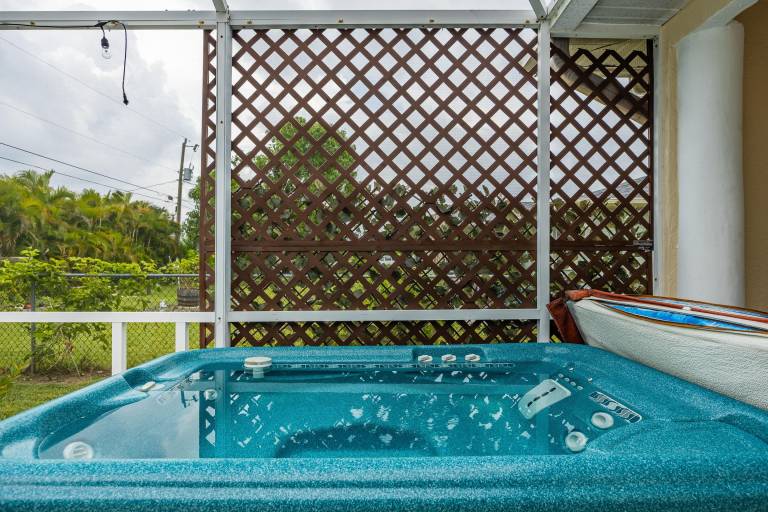 House with hot tub, patio & private pool — photo 3