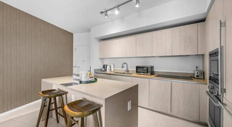 Serviced apartment with terrace, pool & garden — photo 4