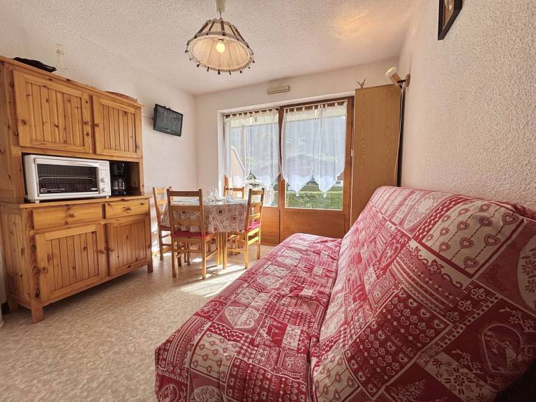 Cozy Studio Cabin with Terrace - Near Ski Slopes and Village Center, Parking Included — photo 2