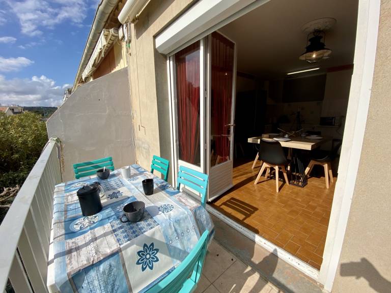 Charming T3 Apartment with A/C, WiFi, Parking, Near Beach - Sleeps 6 in Narbonne