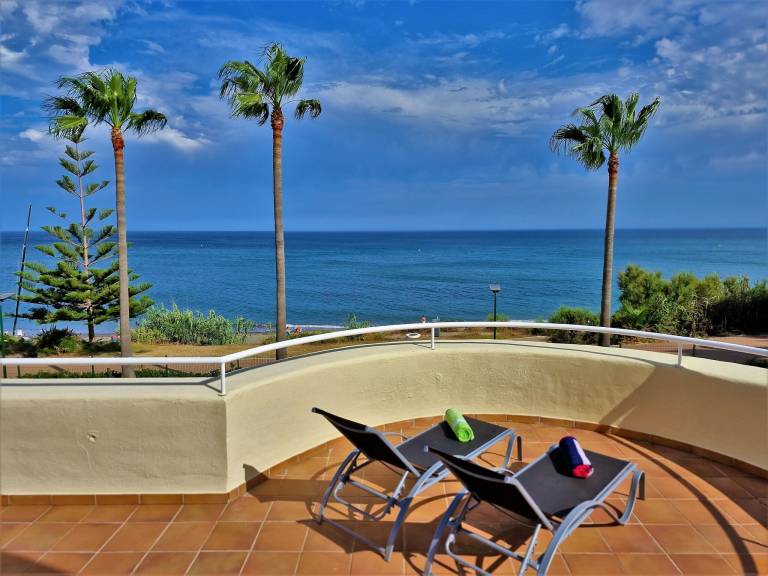 Apartment with patio & pool — photo 4