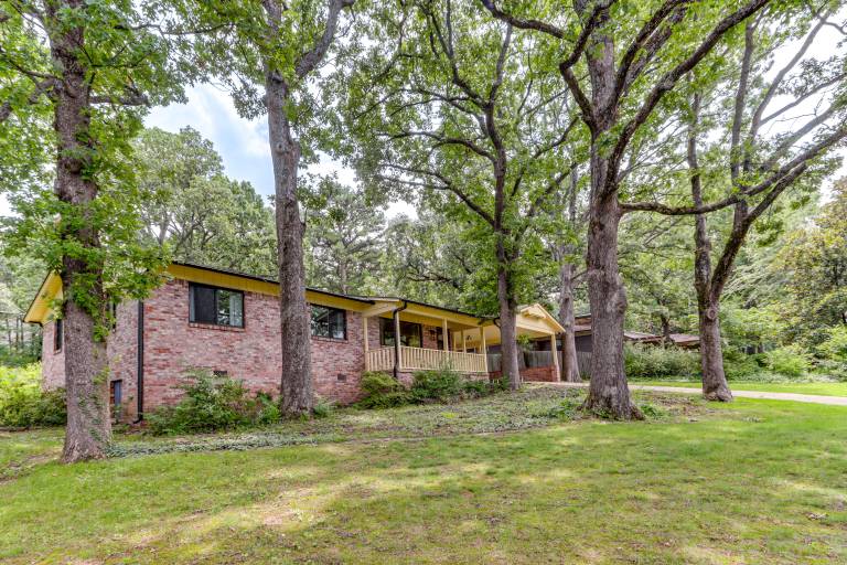 1 Mi to University of Arkansas: Home w/ Large Yard — photo 3