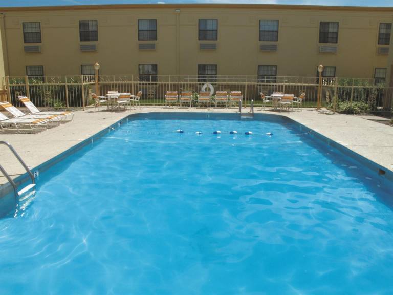 La Quinta Inn by Wyndham Moline Airport — photo 3