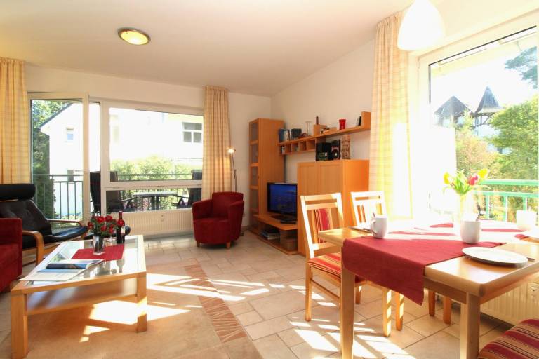 Haus Ostseeallee 32b Fewo 5: strandnahe moderne 3-Zimmer-Fewo mit Balkon in Kuehlungsborn