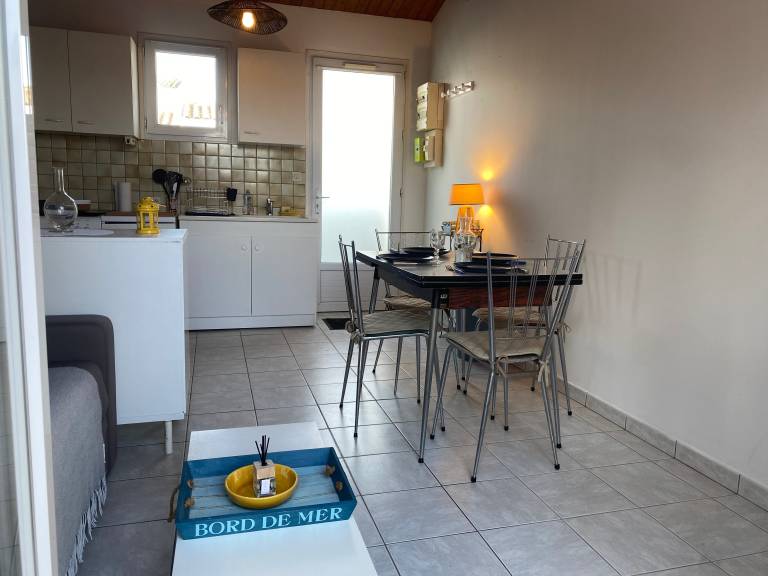 Vacation home with patio | Close to the beach | Pet-friendly — photo 2