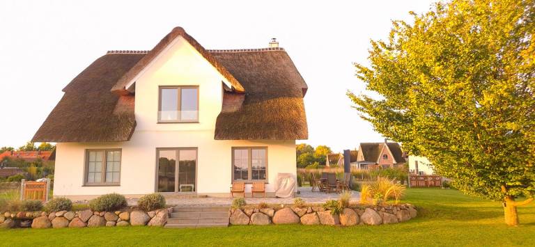 Wohlfühlen unter Reet – Ihr charmantes Ferienhaus mit Sauna, Kamin und Gartenidylle — photo 3