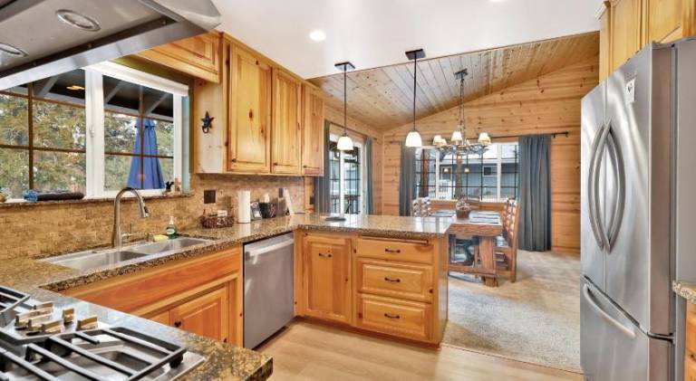 Vacation home with hot tub & grill — photo 4