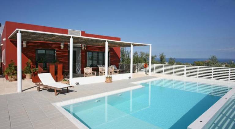 Villa with garden & private pool | Beach nearby | Perfect for remote work | Pet-friendly in Platanias