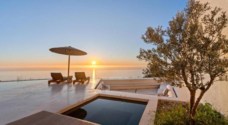 Spacious villa with grill, patio & private pool | Pet-friendly — photo 4