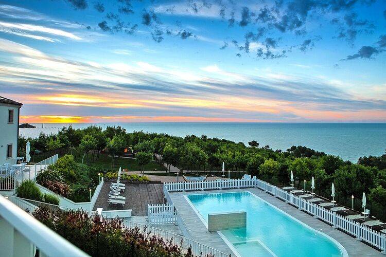 Fully equipped holiday apartment with pool, yard & terrace | Pet-friendly — photo 5
