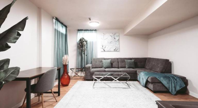 Rental apartment with hot tub in Calgary, AB