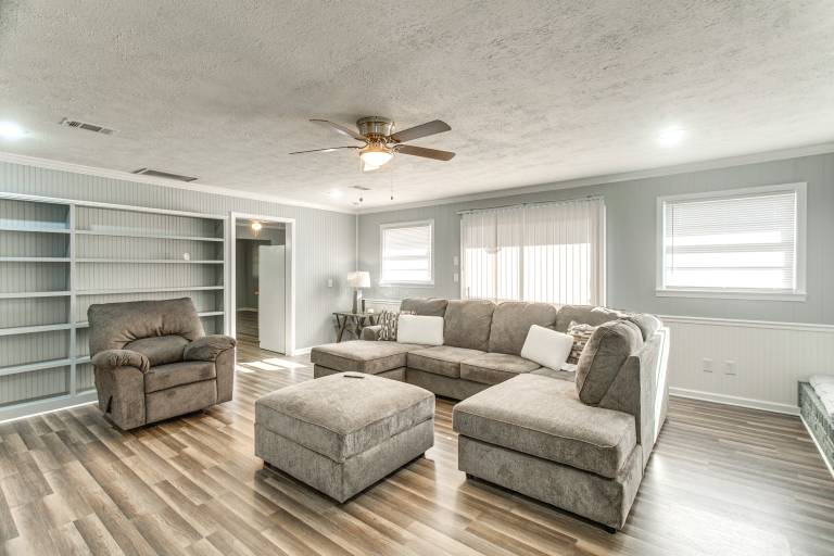 Near Shops & Eats: Home w/ Large Yard in Waycross! — photo 4