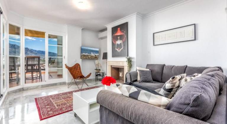 3 bed duplex by Puerto Banus, Marbella, 3 pools, Sea views in Marbella