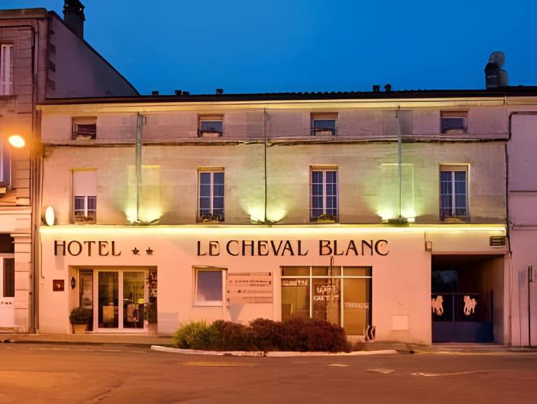 Cit'Hotel Le Cheval Blanc, Cognac Centre in Chateaubernard