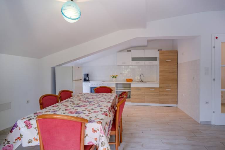 Apartment with barbeque & terrace — photo 5