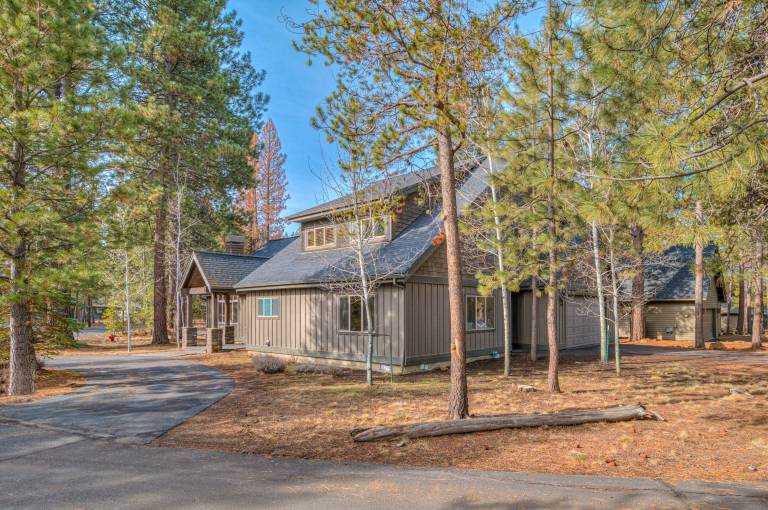 Sunriver Vacation Home, Hot Tub, Bikes, SHARC, Dog Friendly — photo 2