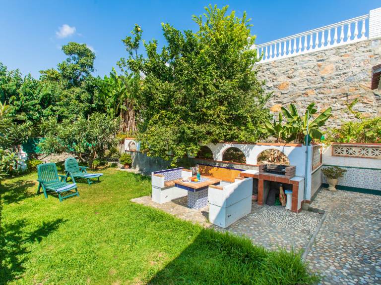 House with yard, BBQ & terrace — photo 4