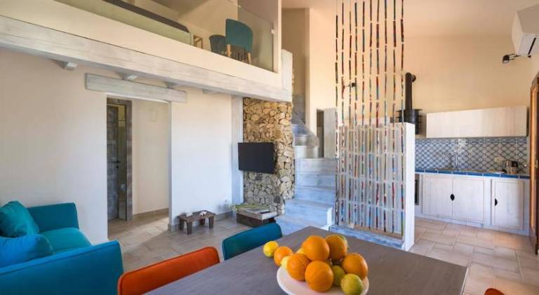 Pleasant villa with pool & hot tub | Pet-friendly — photo 3