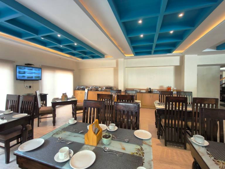 Hotel Luxury Inn by Stotrak Hospitality — photo 4