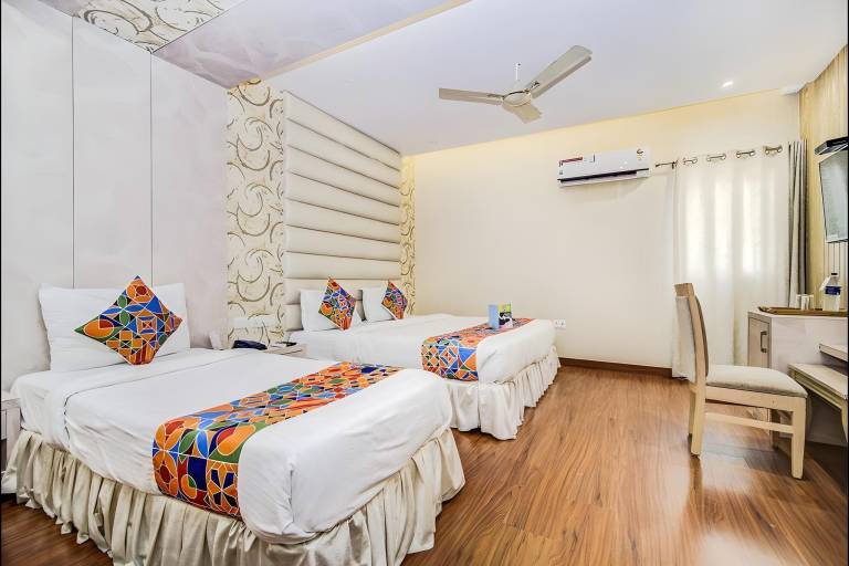 Ratana International in Lucknow