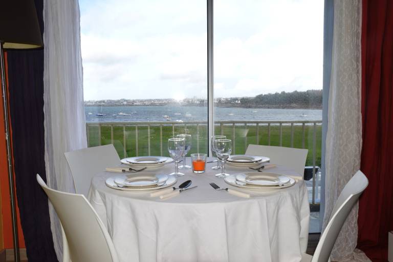 Family-friendly apartment with fast internet | Beach view | Next to the beach | Dogs allowed in Concarneau