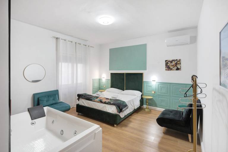 Mirosa Luxury Room 214 with Wi-Fi and Air Conditioning in Pompei