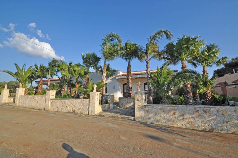 Villa  Racale