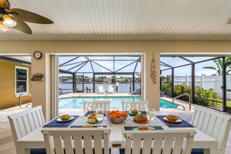 Vacation home with barbeque & private pool — photo 4