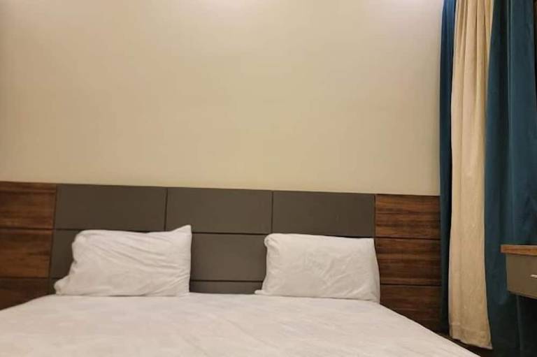 Karachi Travelodge Guest House