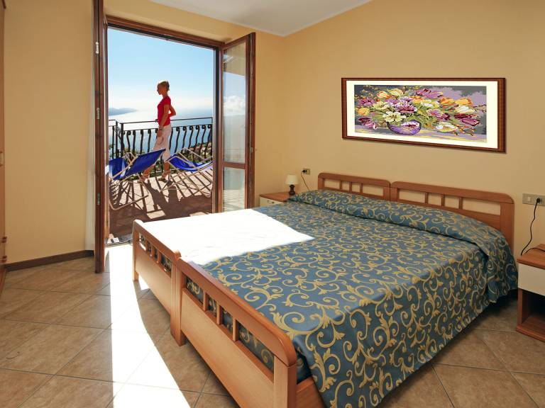 Apartment with sauna, terrace & pool | Lake view — photo 5