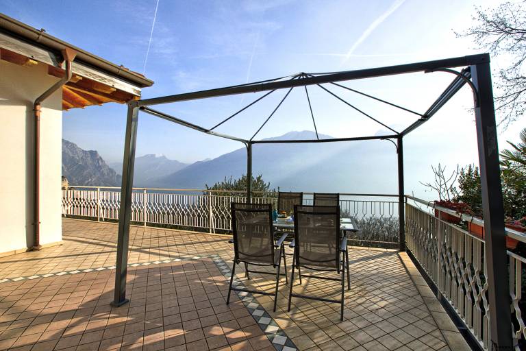 Rental apartment with patio | Mountain view — photo 2
