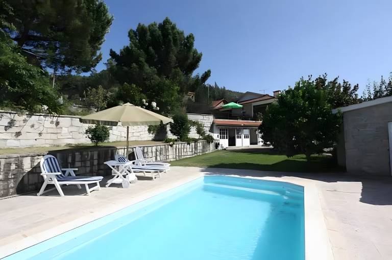 Vacation home with garden, private pool & terrace | Garden view — photo 5