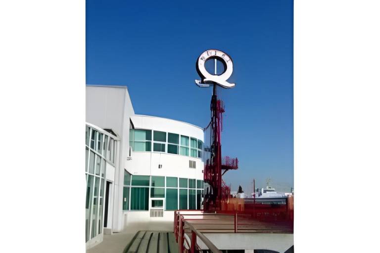 Coast Lonsdale Quay Hotel