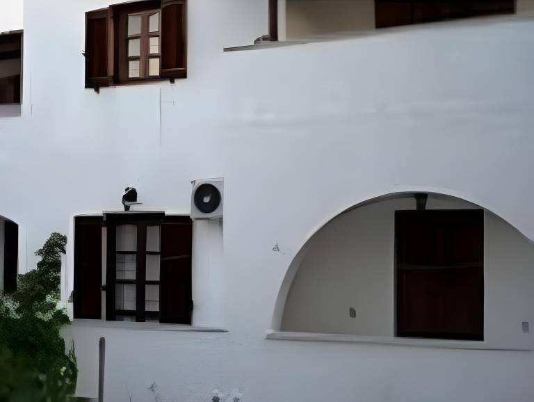 Apartment with terrace & yard in Naxos