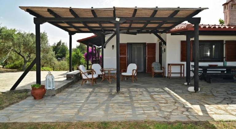 House with patio, yard & BBQ — photo 4