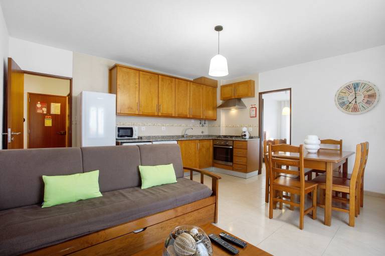 Apartment 'Campo Mar - T1 Beach View' with Sea View, Balcony and Wi-Fi — photo 4